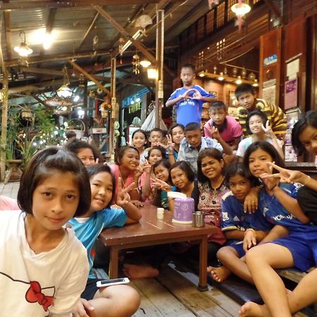 Ban Mae Arom Apartment Amphawa Ngoại thất bức ảnh