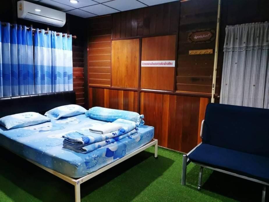 Ban Mae Arom Apartment Amphawa Phòng bức ảnh