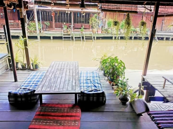 Ban Mae Arom Apartment Amphawa Phòng bức ảnh