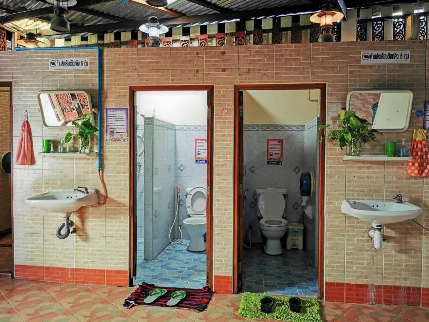 Ban Mae Arom Apartment Amphawa Phòng bức ảnh