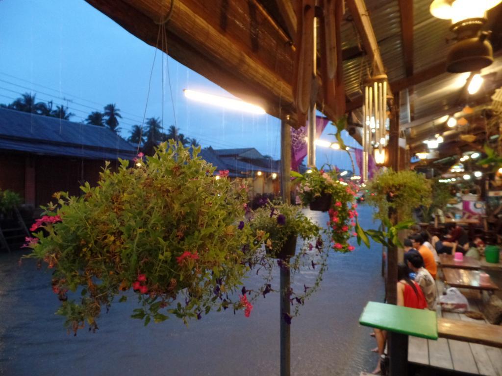 Ban Mae Arom Apartment Amphawa Ngoại thất bức ảnh
